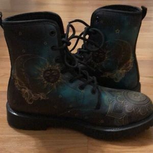 Mándala and celestial moon design Boots